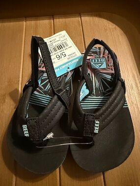Reef Kids Black and Teal Patterned Flip Flops